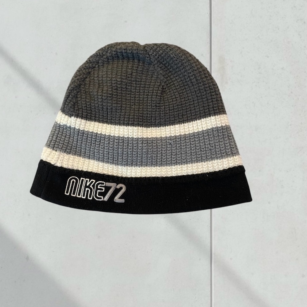 Nike72 vintage reversible knit/fleece  Black and Gray Beanie